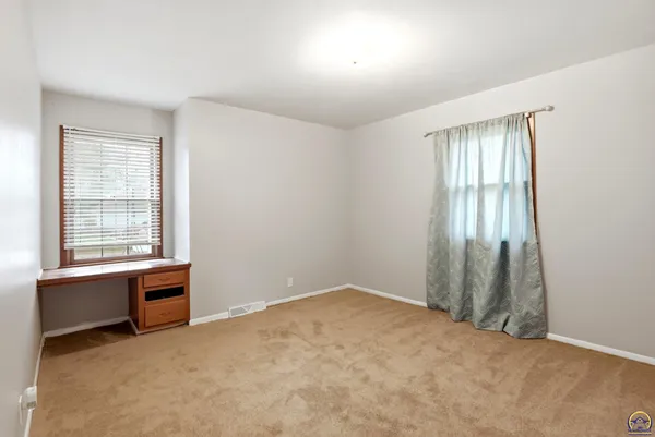 $299,900 | 2210 Southwest 32nd Street, Topeka, KS 66611