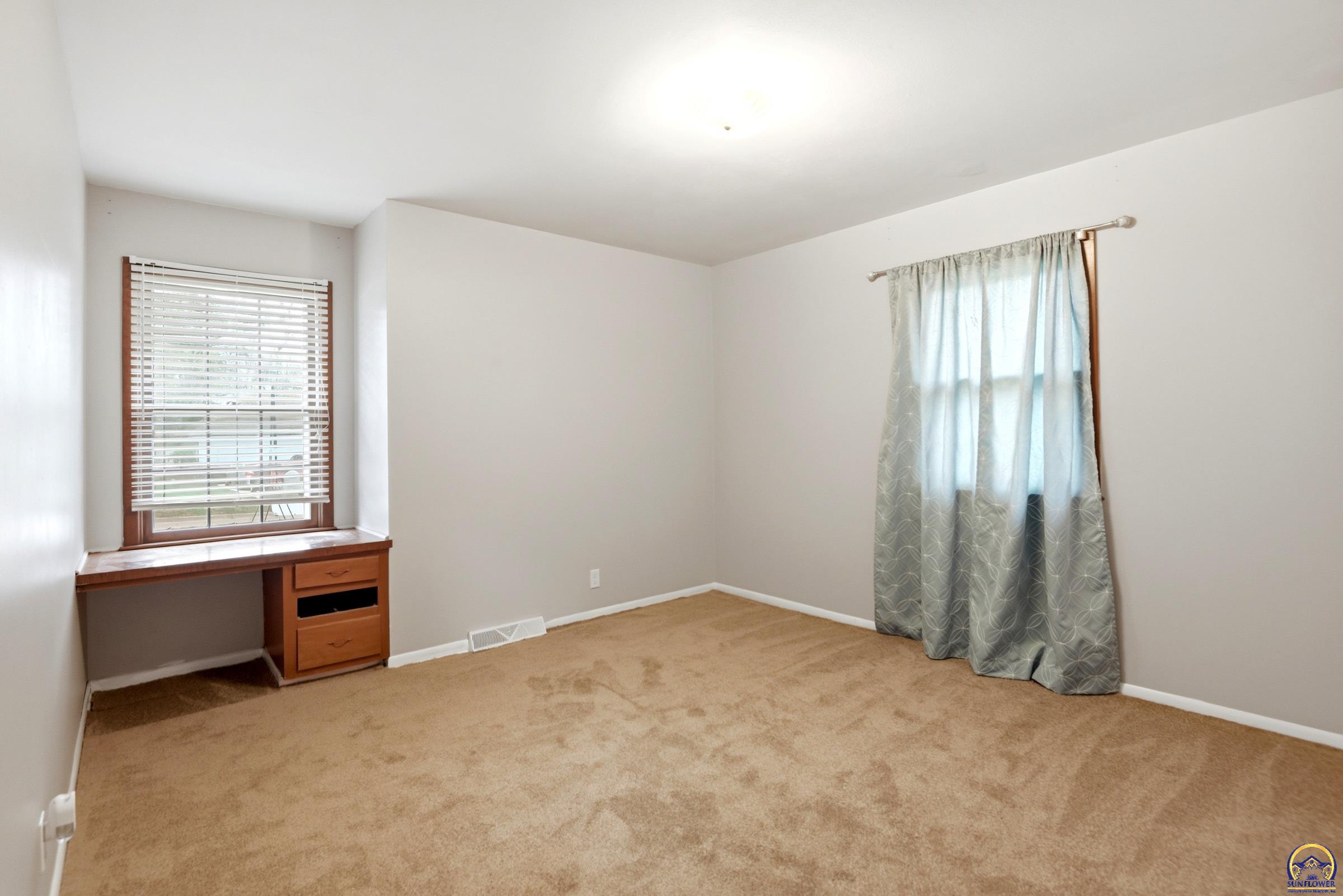 2210 Southwest 32nd Street Topeka, KS 66611 - Photo 19 of 40