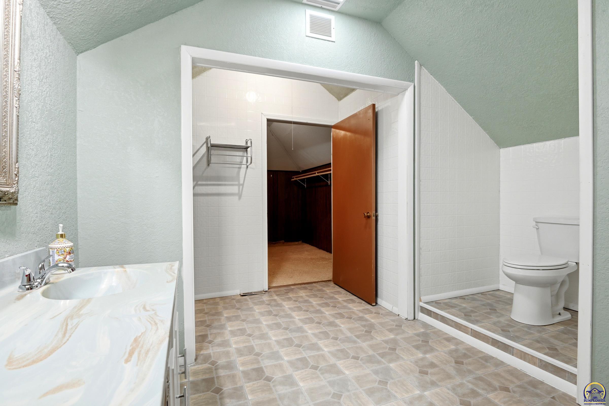 2210 Southwest 32nd Street Topeka, KS 66611 - Photo 24 of 40