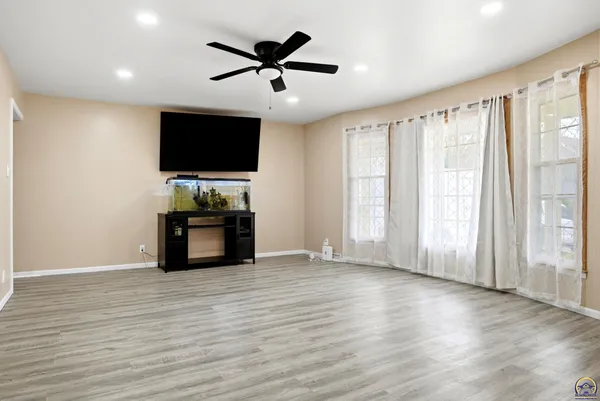 $299,900 | 2210 Southwest 32nd Street, Topeka, KS 66611