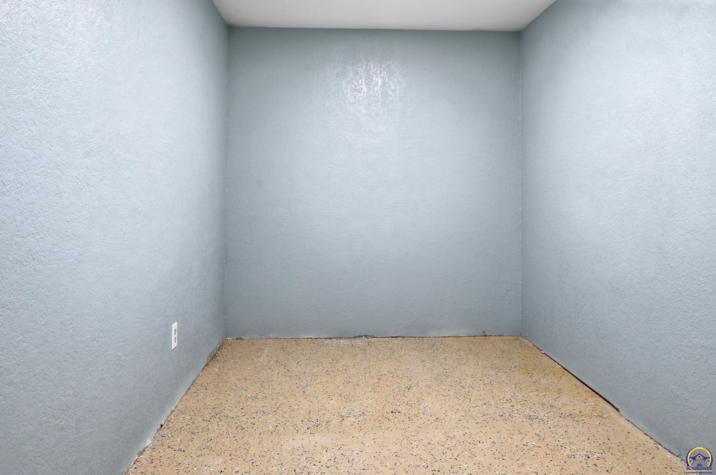 2210 Southwest 32nd Street Topeka, KS 66611 - Photo 35 of 40