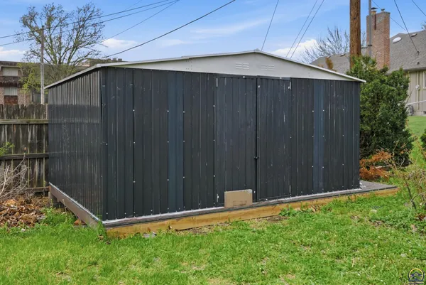 $299,900 | 2210 Southwest 32nd Street, Topeka, KS 66611