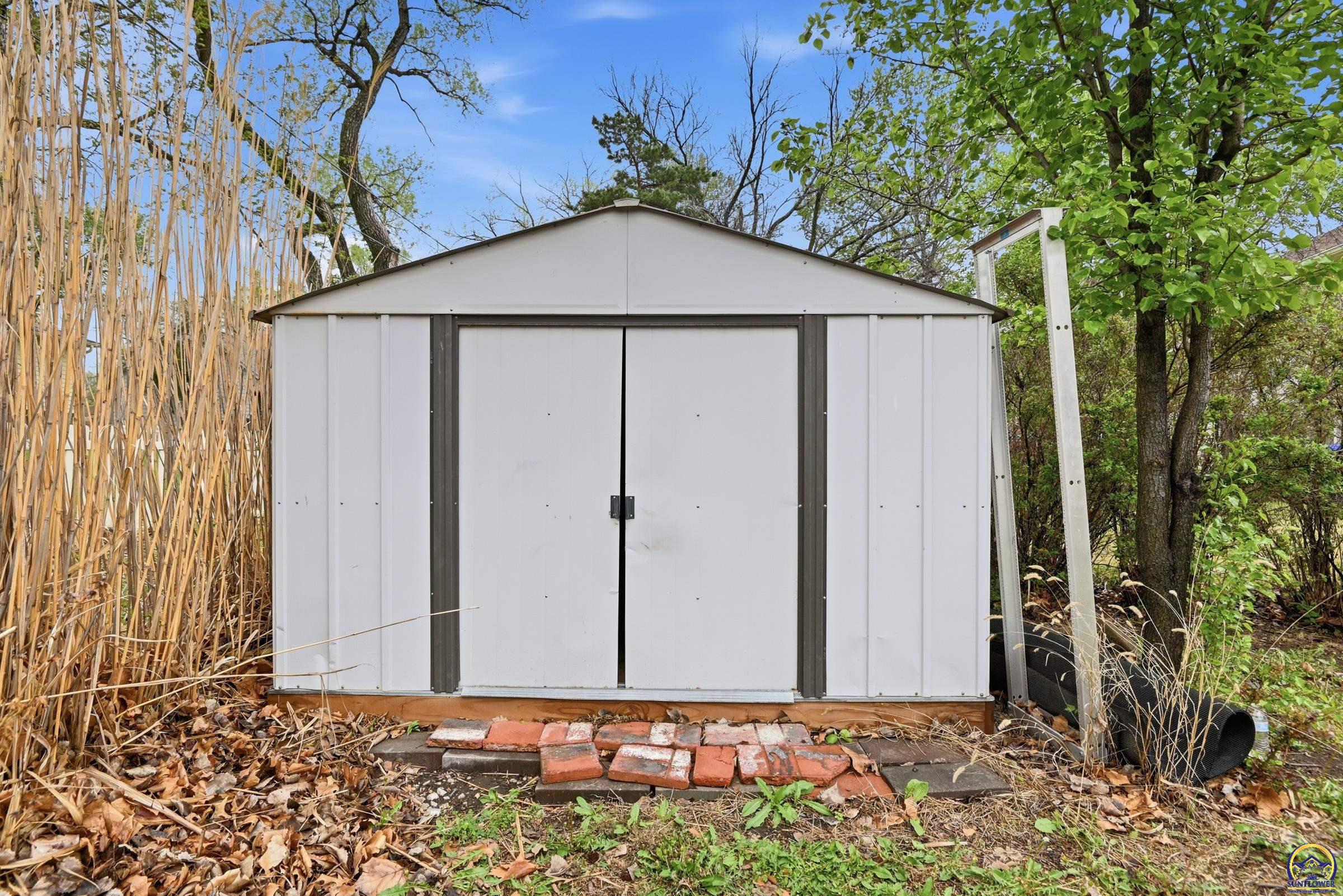 2210 Southwest 32nd Street Topeka, KS 66611 - Photo 40 of 40