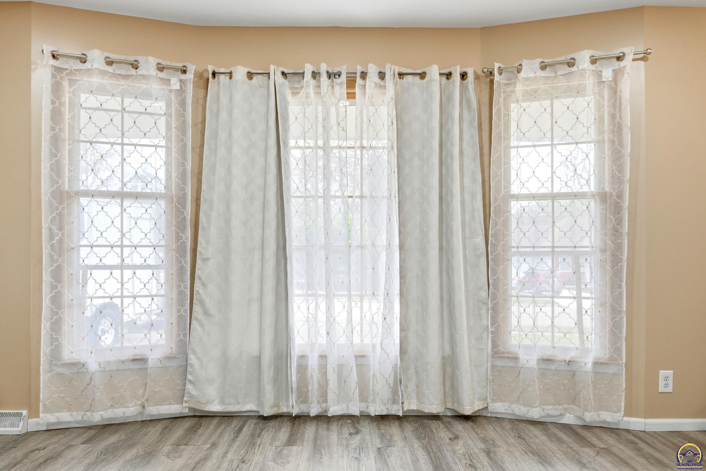 2210 Southwest 32nd Street Topeka, KS 66611 - Photo 4 of 40