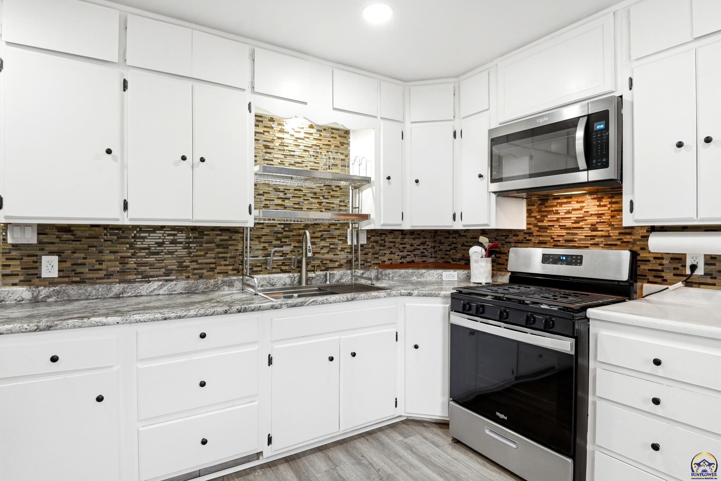 2210 Southwest 32nd Street Topeka, KS 66611 - Photo 7 of 40