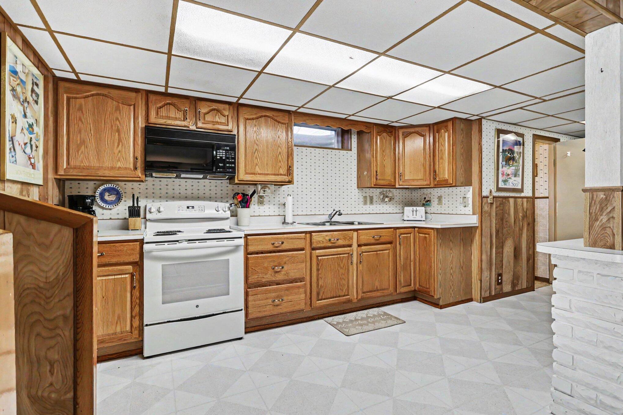60779 West Oak Drive Decatur, MI 49045 - Photo 11 of 31 LOWER LEVEL - KITCHEN