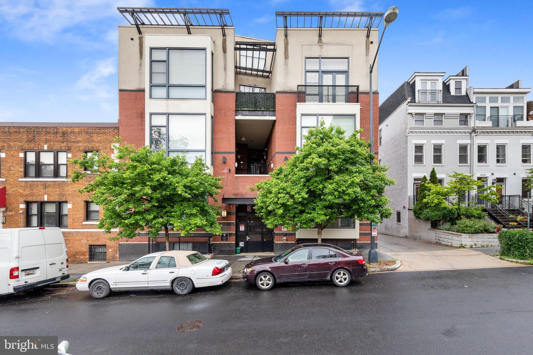 2426 Ontario Road Northwest, Unit 402 Washington, DC 20009 - Photo 2 of 22