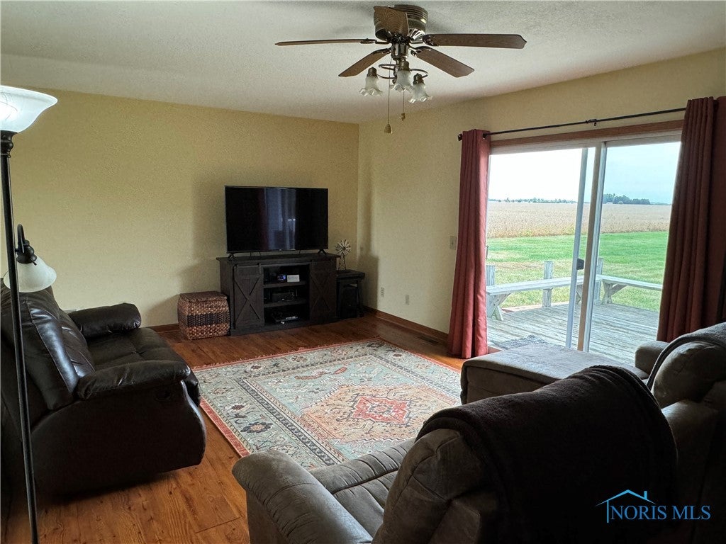 4441 County Road North McClure, OH 43534 - Photo 8 of 24 Living Room