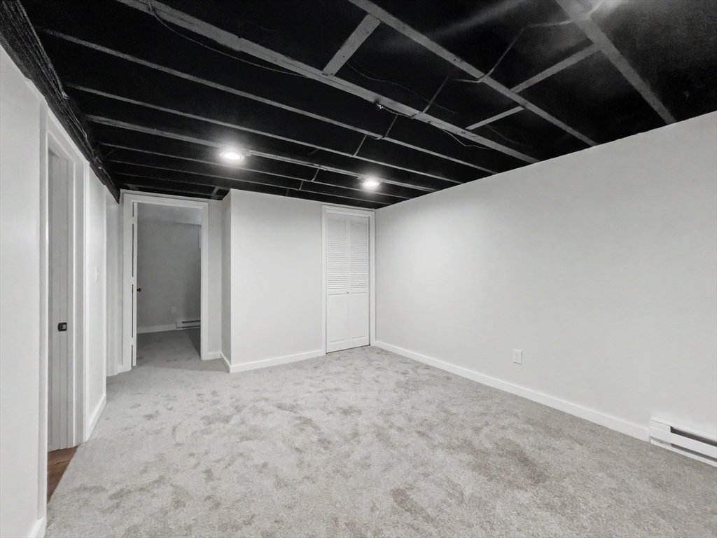 206 Treetop Avenue Springfield, MA 01118 - Photo 18 of 32
