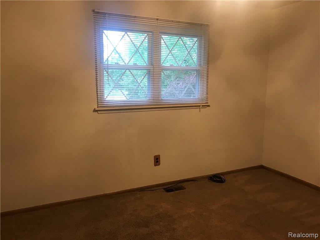34581 Wick Road Romulus, MI 48174 - Photo 6 of 25
