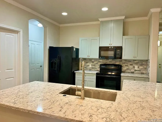 $2,000 | 2127 Muuga Manor, San Antonio, TX 78251
