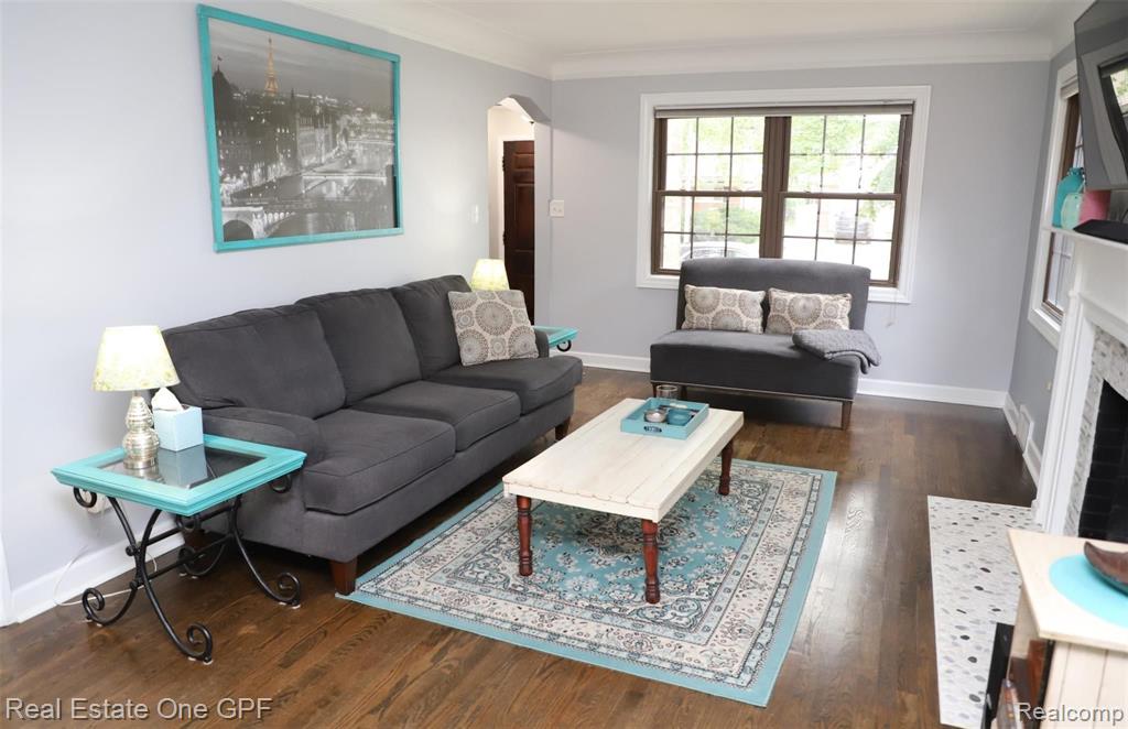 1864 Hawthorne Road Grosse Pointe Woods, MI 48236 - Photo 5 of 30