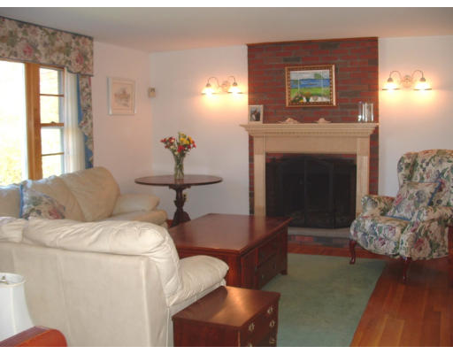 41 Grapevine Road Gloucester, MA 01930 - Photo 8 of 22