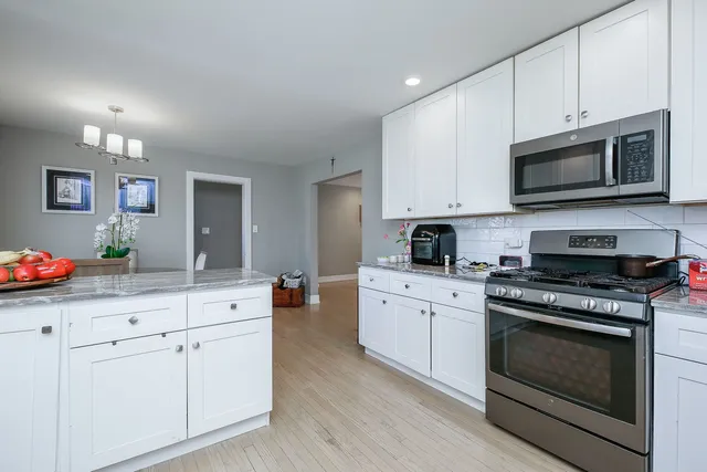 $7,500 | 3309 York Road, Oak Brook, IL 60523