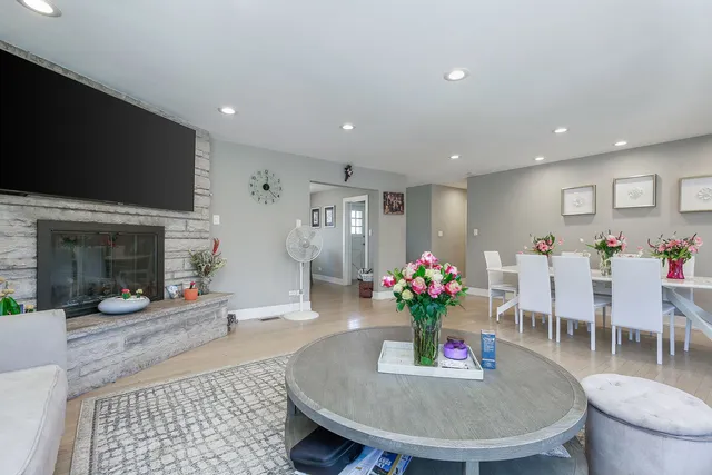 $7,500 | 3309 York Road, Oak Brook, IL 60523