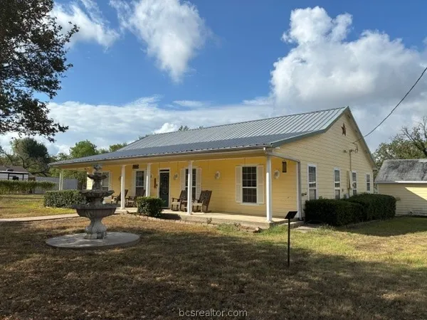 $299,000 | 301 Beech Street, Calvert, TX 77837