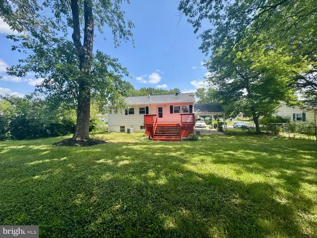 a view of a chairs and backyard