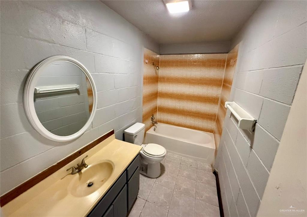 1920 East Iowa Road Edinburg, TX 78542 - Photo 4 of 7 a bathroom with a toilet and a sink