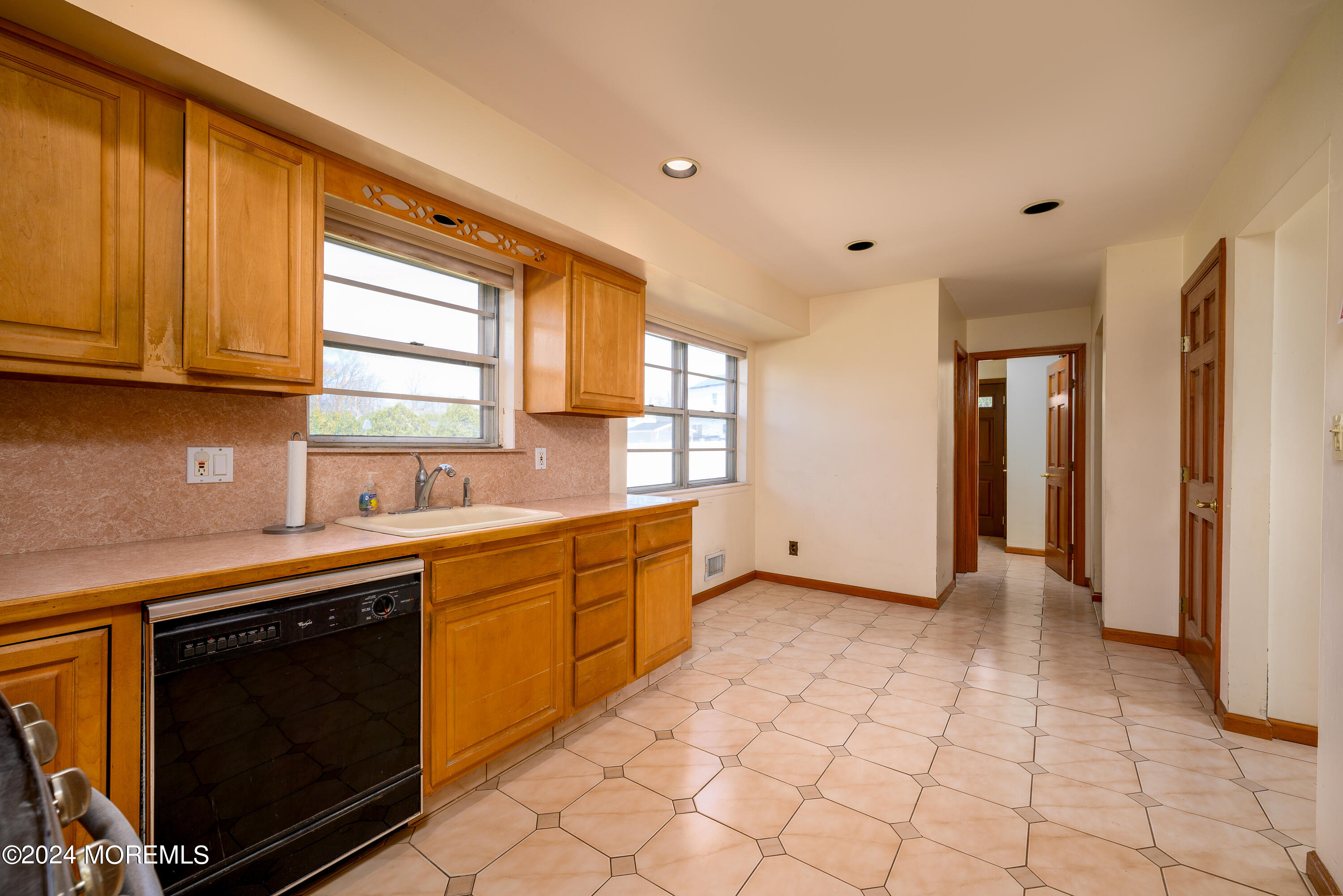 5 Windsor Road Howell, NJ 07731 - Photo 3 of 51 5 Windsor Rd (20 of 51)