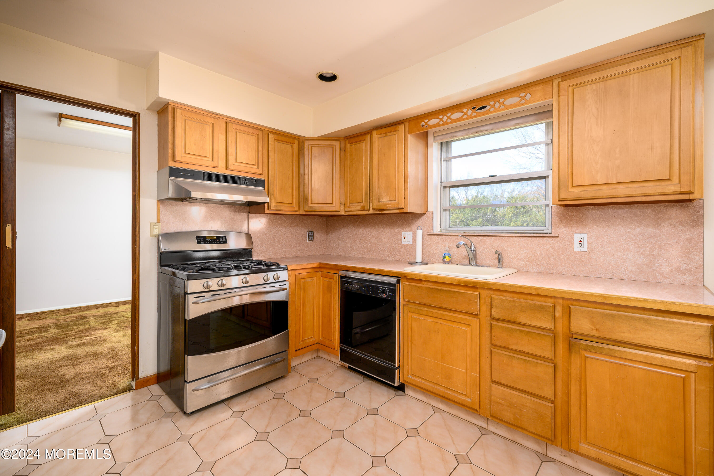 5 Windsor Road Howell, NJ 07731 - Photo 4 of 51 5 Windsor Rd (13 of 51)