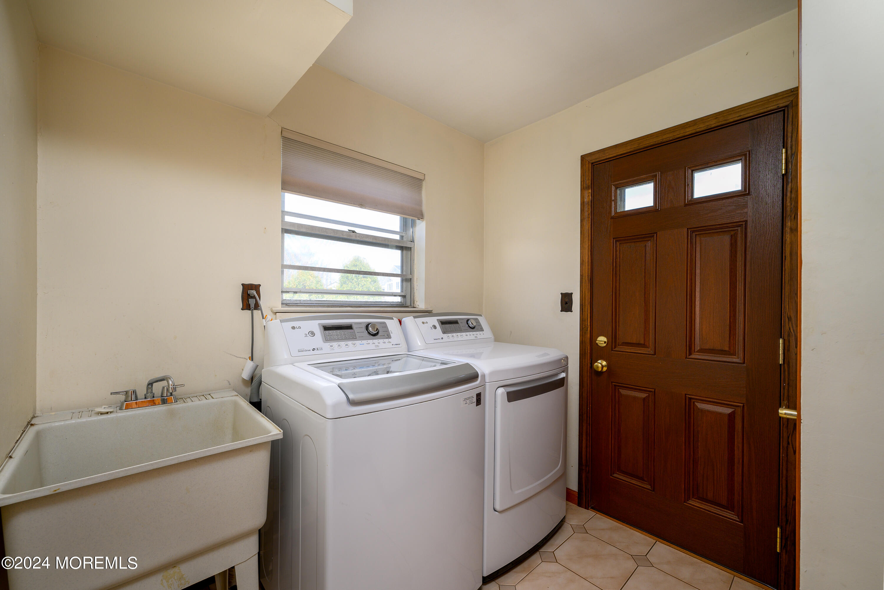 5 Windsor Road Howell, NJ 07731 - Photo 6 of 51 5 Windsor Rd (23 of 51)