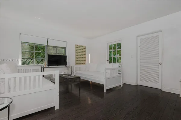 $4,500 | 1005 9th Street, Unit 2, Miami Beach, FL 33139