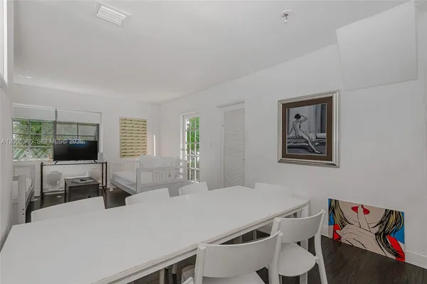 $4,500 | 1005 9th Street, Unit 2, Miami Beach, FL 33139