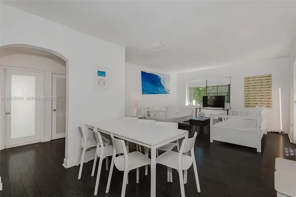 $4,500 | 1005 9th Street, Unit 2, Miami Beach, FL 33139