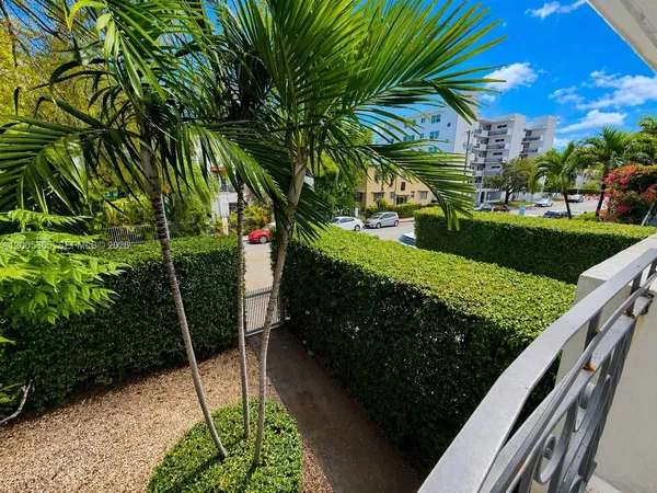 $4,500 | 1005 9th Street, Unit 2, Miami Beach, FL 33139