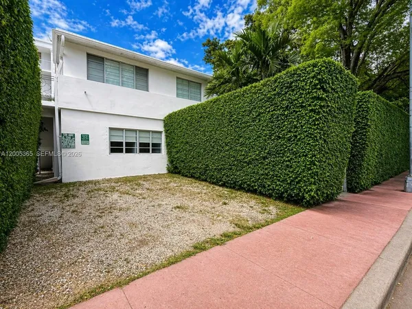 $4,500 | 1005 9th Street, Unit 2, Miami Beach, FL 33139