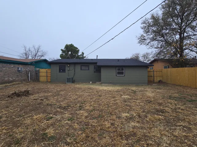 $950 | 2415 East 30th Street, Lubbock, TX 79404