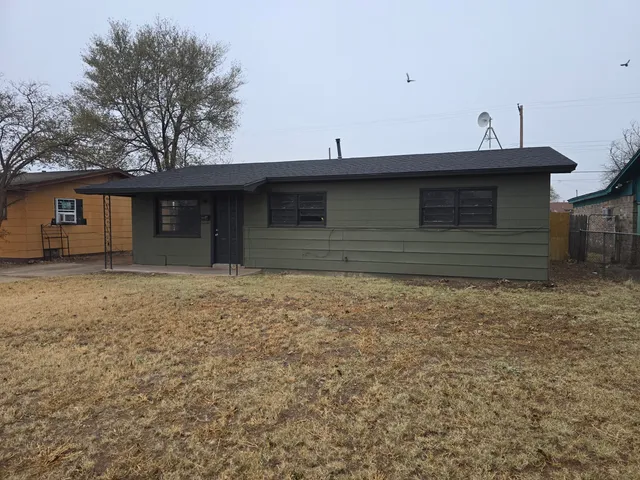 $950 | 2415 East 30th Street, Lubbock, TX 79404