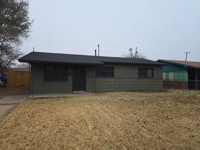 $950 | 2415 East 30th Street, Lubbock, TX 79404