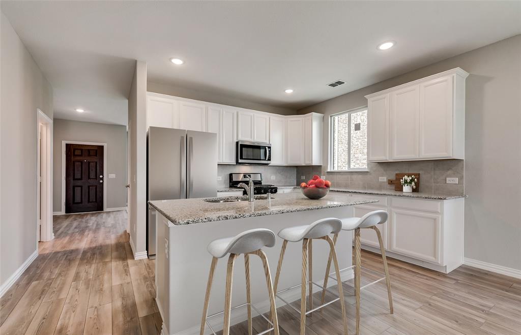453 Avian Way Godley, TX 76044 - Photo 6 of 8 Eat-in bartop island *model representation