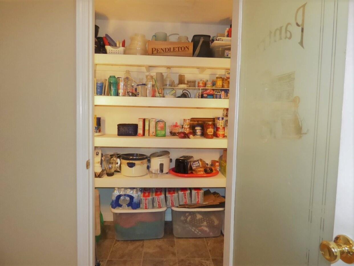 2104 Pine Grove Road Rogue River, OR 97537 - Photo 25 of 36 Kitchen Pantry