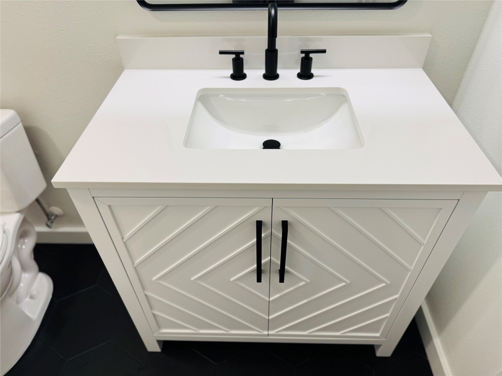 5013 Cana Cove, Unit B Austin, TX 78749 - Photo 21 of 25 a view of bathroom