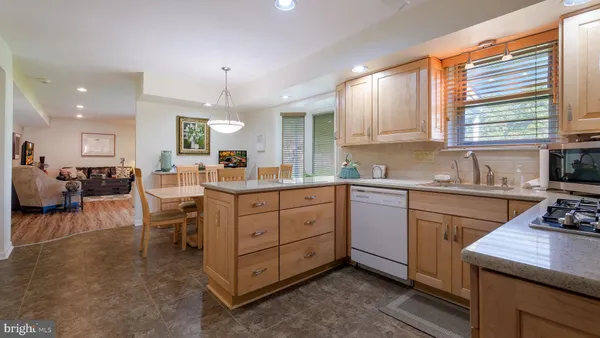 $685,000 | 73 Springwood Drive, Southampton, PA 18966