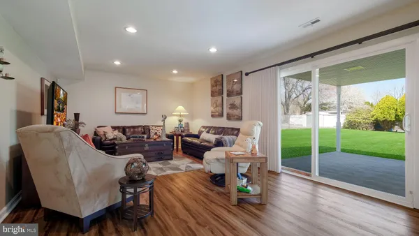 $685,000 | 73 Springwood Drive, Southampton, PA 18966