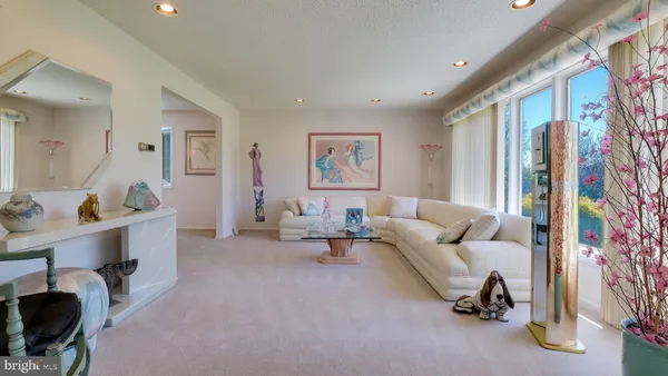$685,000 | 73 Springwood Drive, Southampton, PA 18966