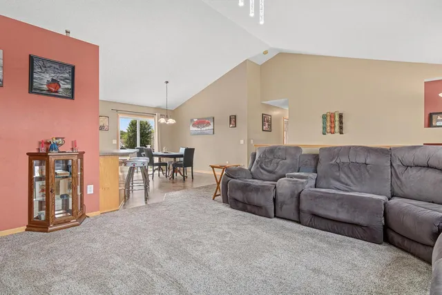 $484,900 | 8649 Independence Drive, Chisago City, MN 55013