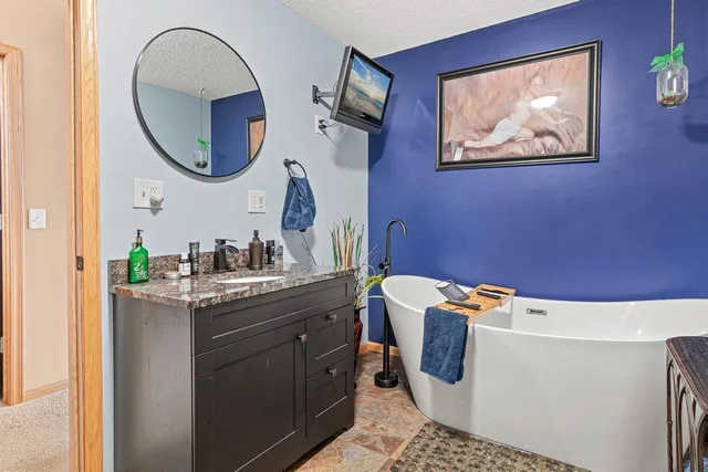 $484,900 | 8649 Independence Drive, Chisago City, MN 55013