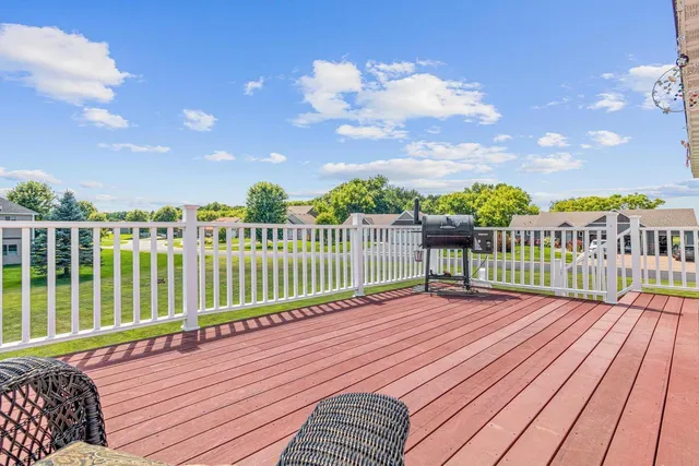 $484,900 | 8649 Independence Drive, Chisago City, MN 55013