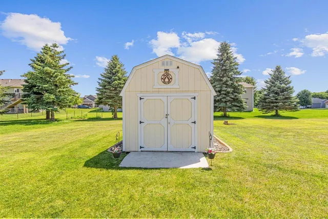 $484,900 | 8649 Independence Drive, Chisago City, MN 55013