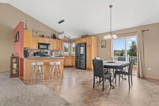 $484,900 | 8649 Independence Drive, Chisago City, MN 55013