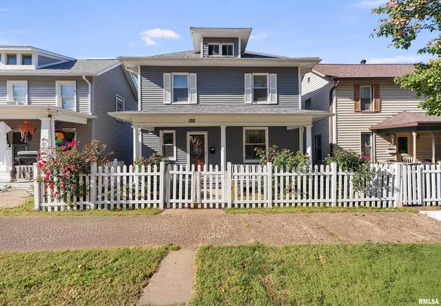 $126,600 | 1315 7th Avenue, Moline, IL 61265