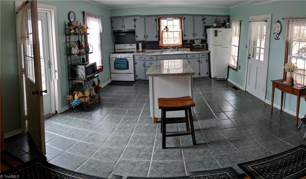 15880 Sparta Road McGrady, NC 28649 - Photo 5 of 19 Gallery Image 5