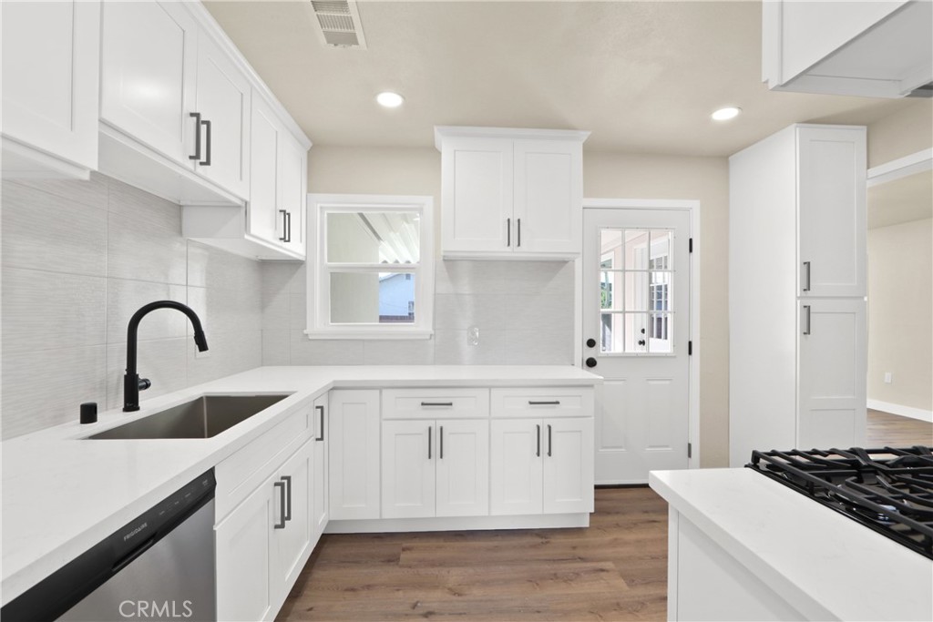 8806 Stamps Road Downey, CA 90240 - Photo 4 of 15