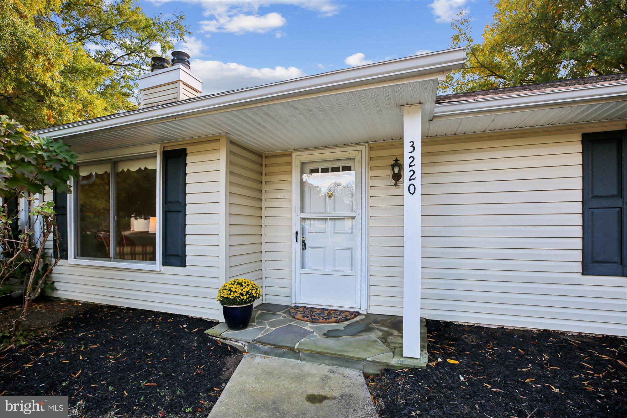 3220 Ludham Drive, Unit 196A Silver Spring, MD 20906 - Photo 2 of 28 a view of a house with sitting area