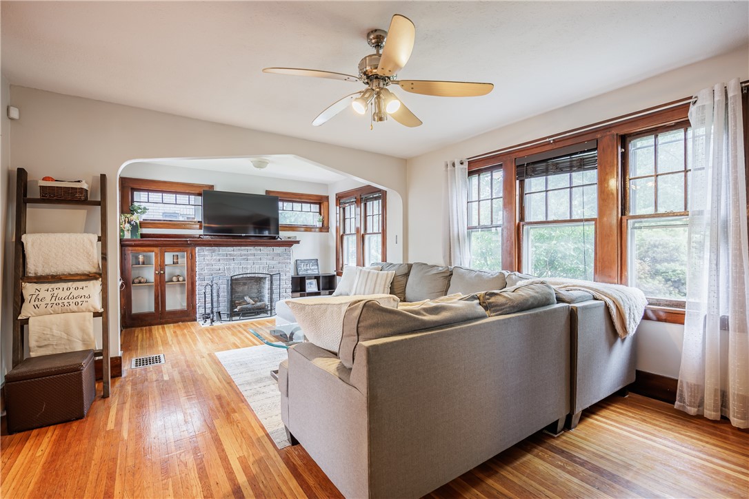 39 Brockley Road Irondequoit, NY 14609 - Photo 4 of 47