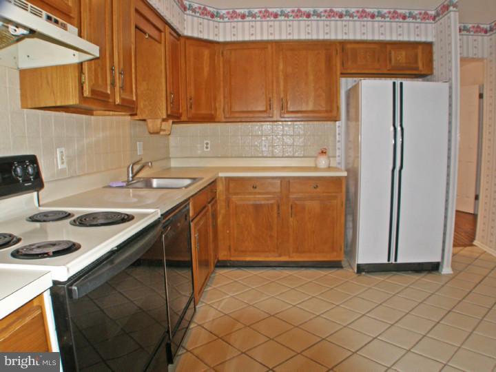 1179 Heyward Road, Unit 44 Chesterbrook, PA 19087 - Photo 5 of 6 Kitchen